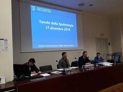 L'assessore regionale all'Ambiente Fabio Scoccimarro al Tavolo speleologia in sala Predonzani della Regione a Trieste.